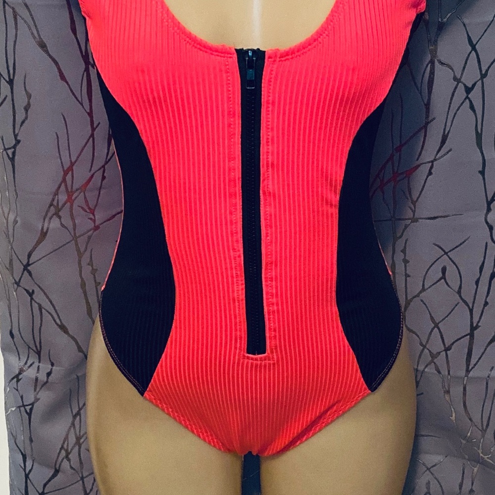 Bathing suit - Picture 2 of 3